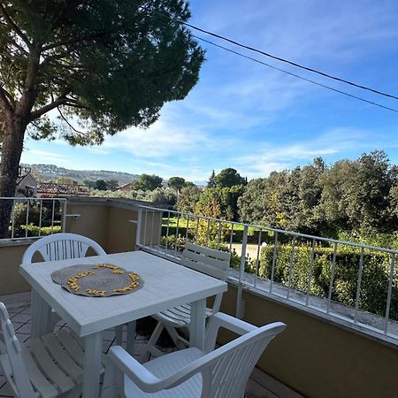 N185 - Numana, Meraviglioso Trilocale Con Terrazzo E Piscina المظهر الخارجي الصورة