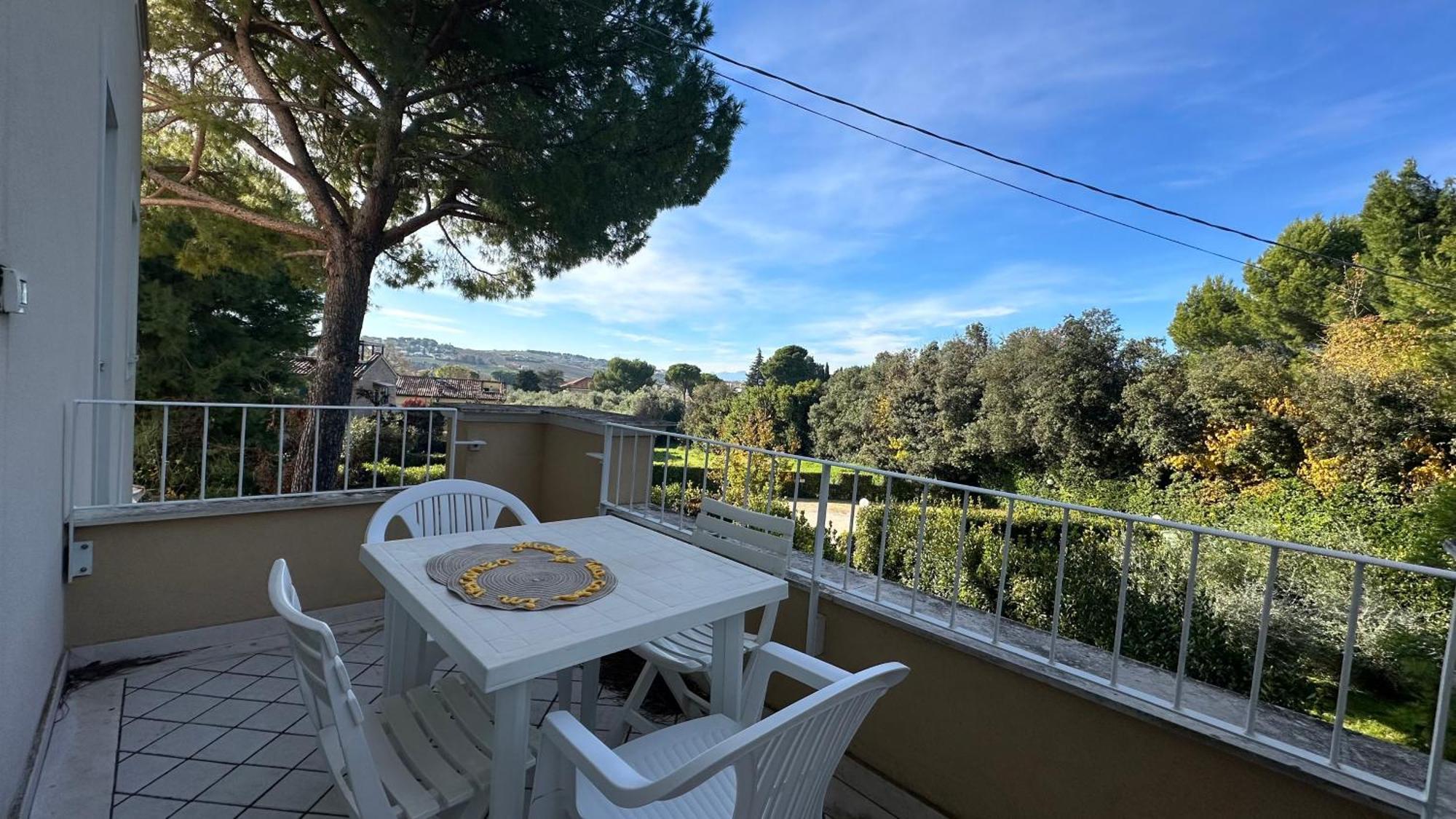 N185 - Numana, Meraviglioso Trilocale Con Terrazzo E Piscina المظهر الخارجي الصورة